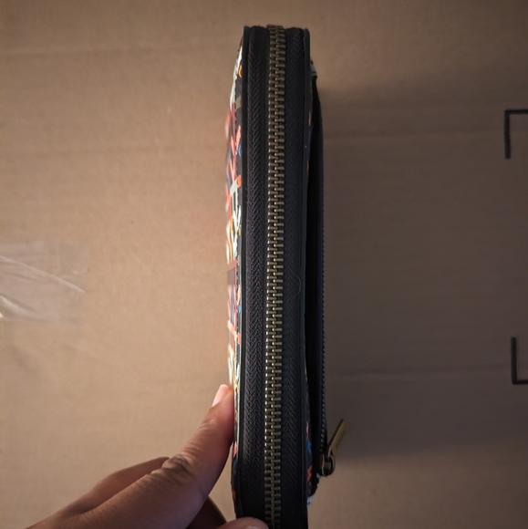 NWOT Fossil Wallet - Picture 2 of 4